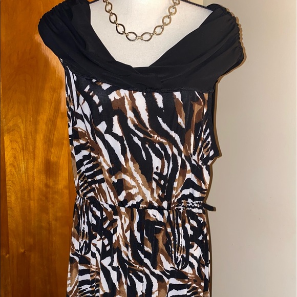 Women’s Dress - Picture 2 of 7